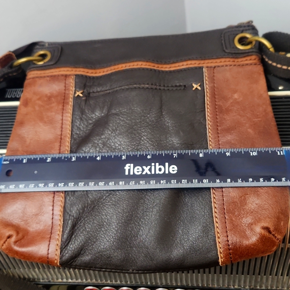 THE SAK TWO TONED DRK & MILK CHOCOLATE BROWN LEATHER CROSSBODY W/ADJUST STRAP - Picture 7 of 8